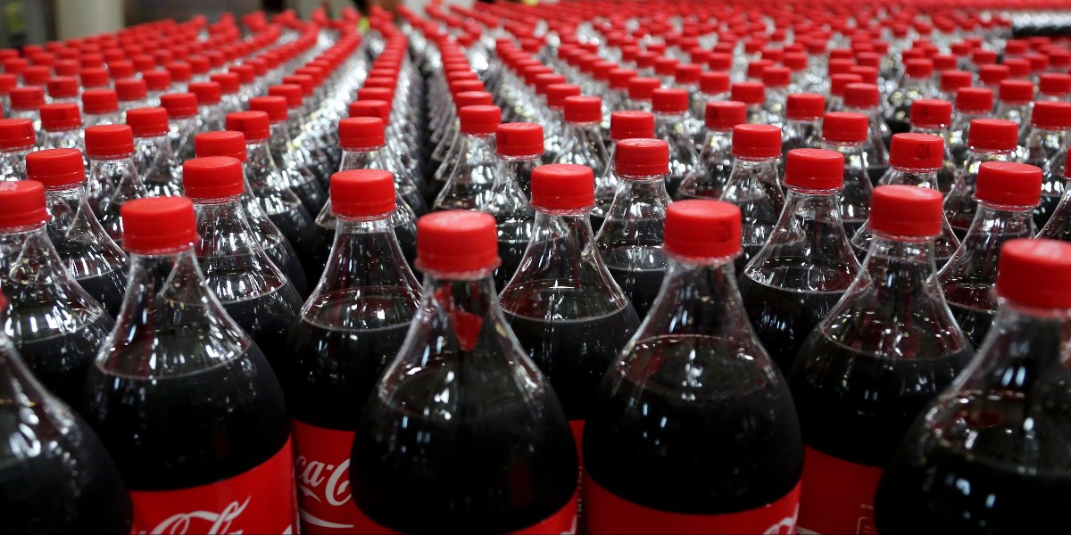 coca cola raflardan toplanıyor
