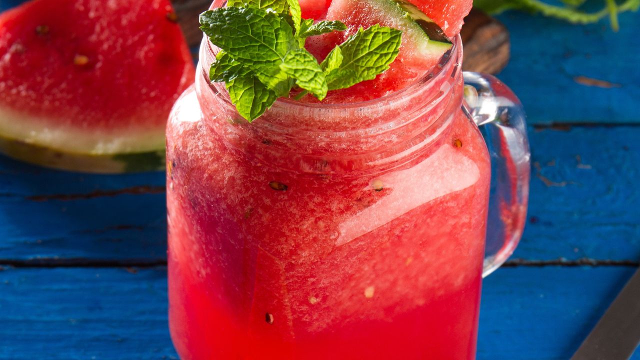 Karpuzun en tatlı hali: Sıcağa meydan okuyan lezzet! 5 dakikada hazır buz gibi karpuzlu içecek